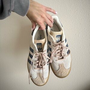 adidas Originals Gazelle Bold - Women's
Color: Cream/Navy